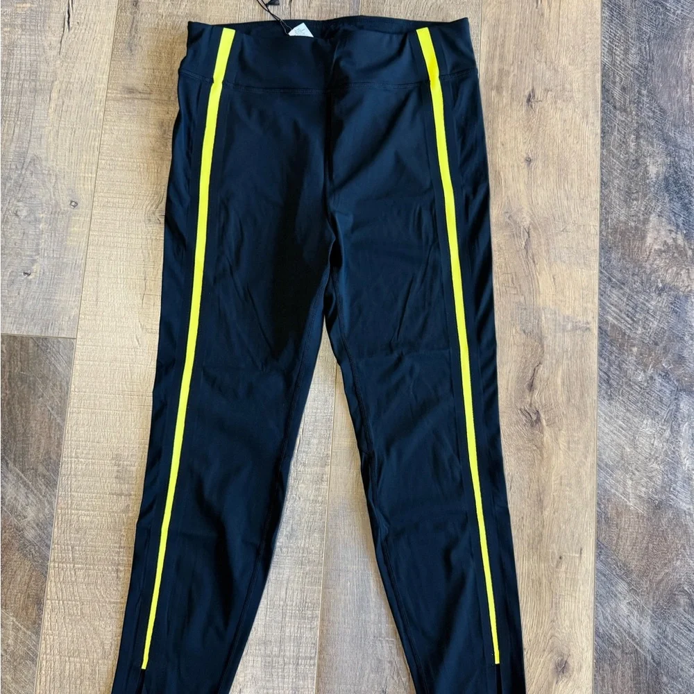 NWT Zyia Active Black Luxe 7/8 Leggings With Neon Yellow Stripe Size 14-16 - Picture 1 of 3